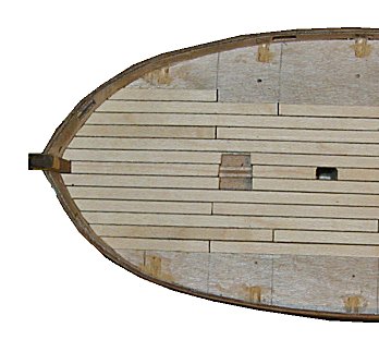 Tilpasning av dekksplank mot skipssiden forut